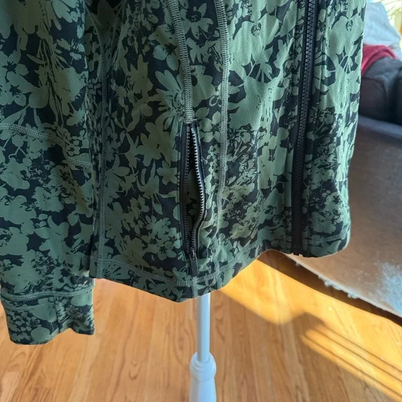 lululemon sz 12 Define Jacket Efflorescent Barracks Green Black - Picture 4 of 8